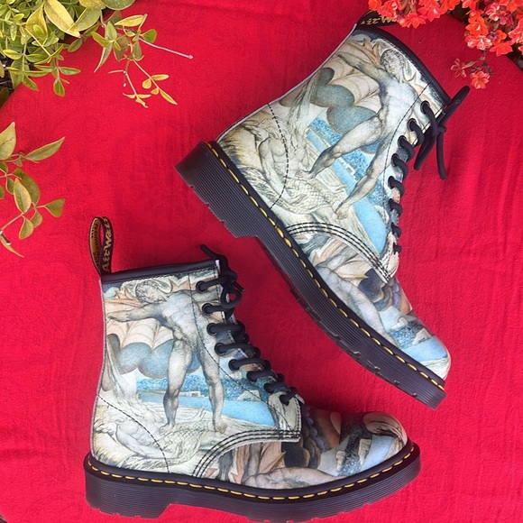 New Dr. Martens William Blake Tate Museum Artist Collection 1460 Boots - Picture 1 of 17